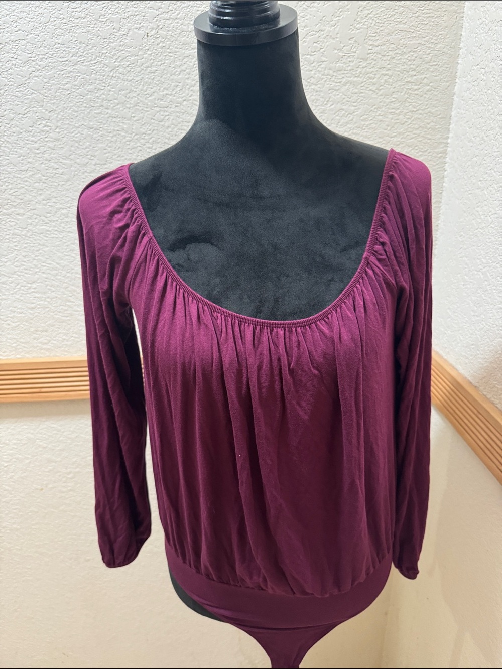 Express Women's Scoop Neck Long Sleeve Top in Deep Berry size M